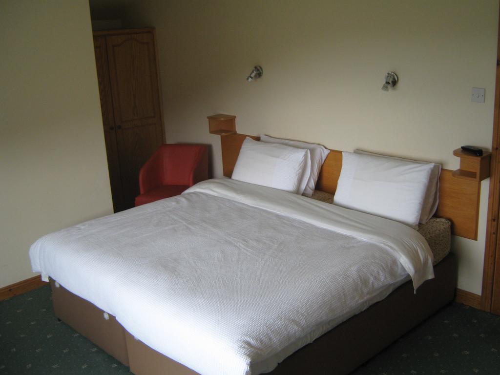 Iveragh Heights Bed & Breakfast Кахерсивен Екстериор снимка